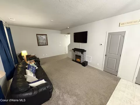 1596 N Minam Loop, Post Falls, ID 83854 photo 3