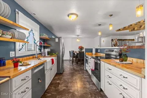 Kitchen - 1611 E Plaza Dr, Post Falls, ID 83854 photo 1 of 3
