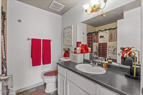 Bath - 1611 E Plaza Dr, Post Falls, ID 83854 photo 2 of 4
