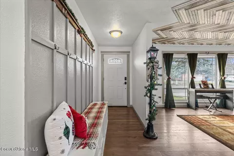 Entry Way - 1611 E Plaza Dr, Post Falls, ID 83854 photo 1 of 4