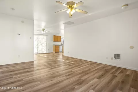 Living - 910 E Shasta Ave, Post Falls, ID 83854 photo 2 of 4