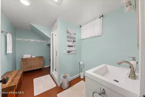 Bath - 504 First St, Wallace, ID 83873 photo 11 of 11