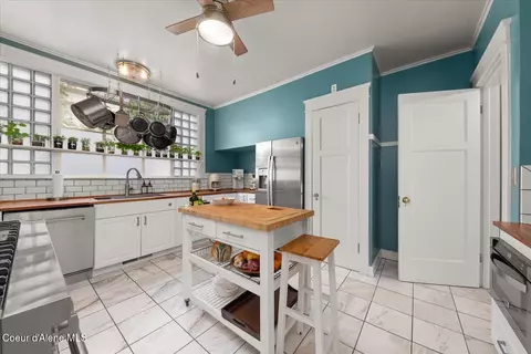 Kitchen - 504 First St, Wallace, ID 83873 photo 4 of 7