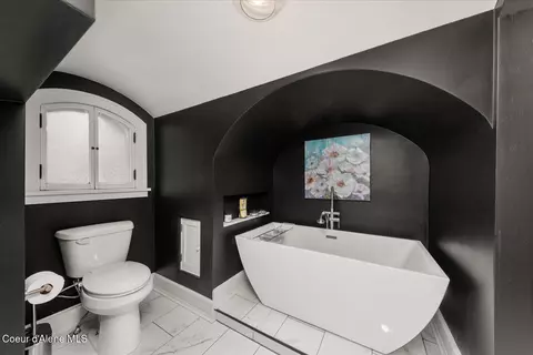 Bath - 504 First St, Wallace, ID 83873 photo 6 of 11