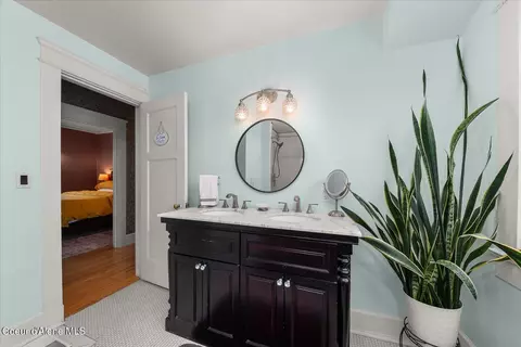 Bath - 504 First St, Wallace, ID 83873 photo 9 of 11