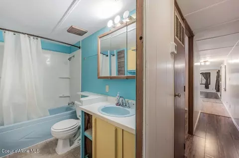 Bath - 1813 E Bark Loop, Post Falls, ID 83854 photo 2 of 2