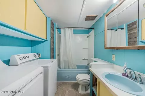 Bath - 1813 E Bark Loop, Post Falls, ID 83854 photo 1 of 2