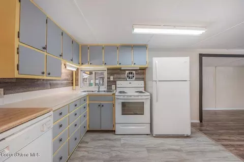 Kitchen - 1813 E Bark Loop, Post Falls, ID 83854 photo 2 of 2