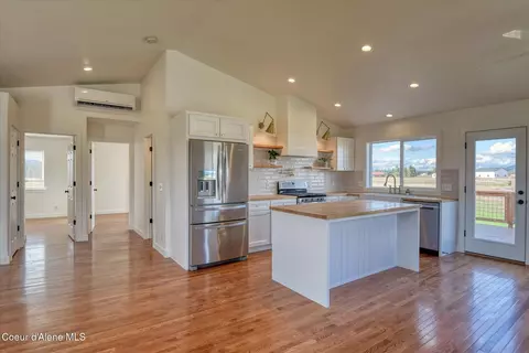 Kitchen - 1837 E Yellow Pine Ave, Athol, ID 83801 photo 2 of 5