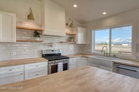 Kitchen - 1837 E Yellow Pine Ave, Athol, ID 83801 photo 1 of 5