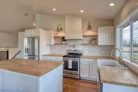 Kitchen - 1837 E Yellow Pine Ave, Athol, ID 83801 photo 4 of 5