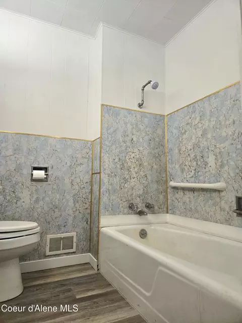 Bath - 134 W Riverside Ave, Kellogg, ID 83837 photo 1 of 3