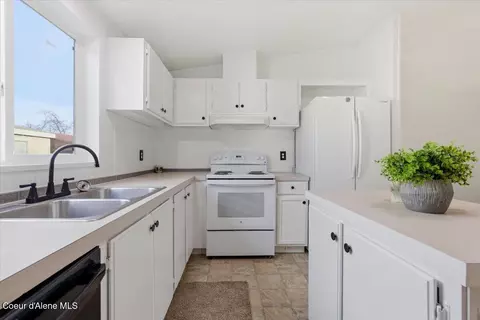 Kitchen - 4879 E 16th Ave # 5, Post Falls, ID 83854 photo 1 of 2