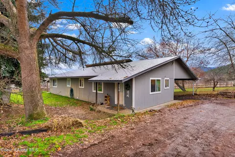 6670 Chippewa Dr, Bonners Ferry, ID 83805