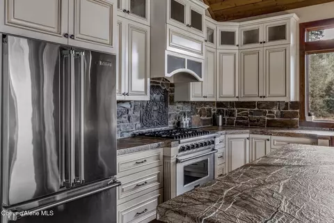 Kitchen - 337 W Coon Creek Rd, Plummer, ID 83851 photo 2 of 6