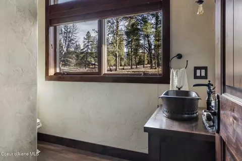 Bath - 337 W Coon Creek Rd, Plummer, ID 83851 photo 5 of 5