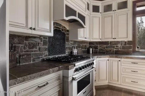Kitchen - 337 W Coon Creek Rd, Plummer, ID 83851 photo 5 of 6