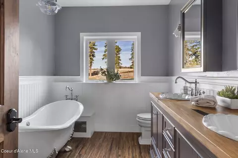 Bath - 337 W Coon Creek Rd, Plummer, ID 83851 photo 2 of 5