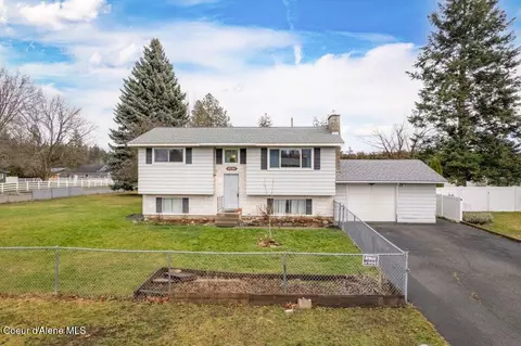 10788 N Oak St, Hayden, ID 83835