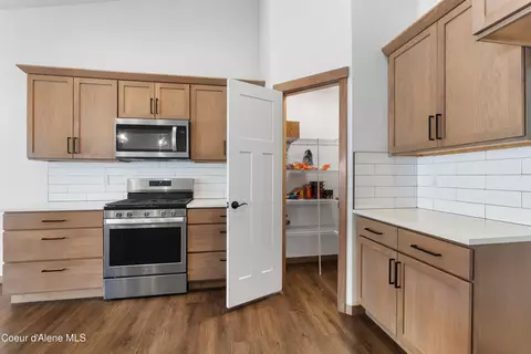 Kitchen - 8265 W Splitrail Ave, Rathdrum, ID 83858 photo 3 of 5