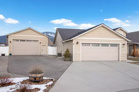 Exterior - 8265 W Splitrail Ave, Rathdrum, ID 83858 photo 2 of 8