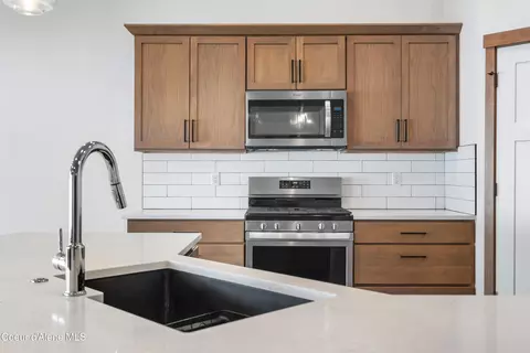 Kitchen - 8265 W Splitrail Ave, Rathdrum, ID 83858 photo 4 of 5