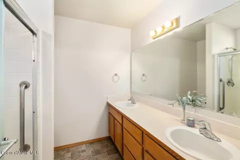 Bath - 5597 E Steamboat Bnd, Post Falls, ID 83854 photo 1 of 2