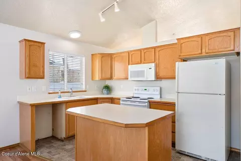Kitchen - 5597 E Steamboat Bnd, Post Falls, ID 83854 photo 1 of 2