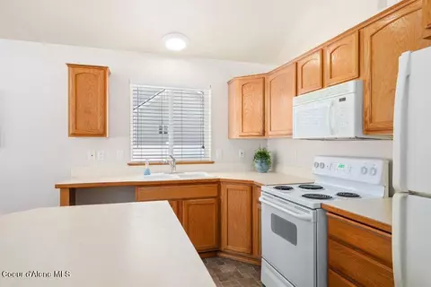 Kitchen - 5597 E Steamboat Bnd, Post Falls, ID 83854 photo 2 of 2