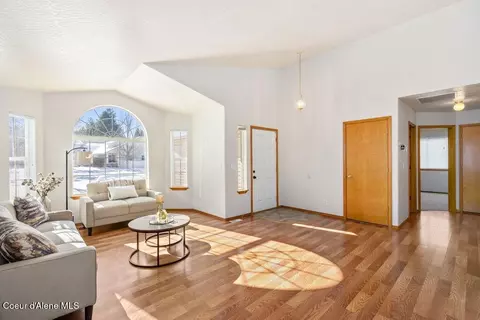 Living - 5597 E Steamboat Bnd, Post Falls, ID 83854 photo 2 of 4