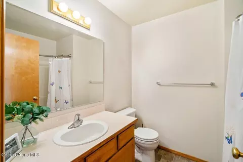 Bath - 5597 E Steamboat Bnd, Post Falls, ID 83854 photo 2 of 2