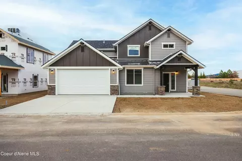 8479 N Snowflake Ln, Hayden, ID 83835