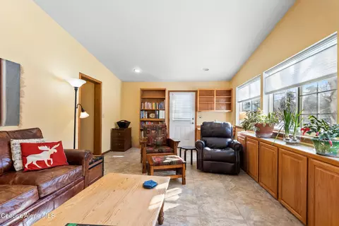 Living - 110 Spur Dr, Sandpoint, ID 83864 photo 5 of 6