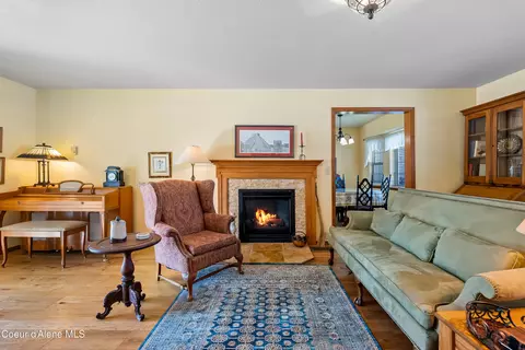 Living - 110 Spur Dr, Sandpoint, ID 83864 photo 2 of 6