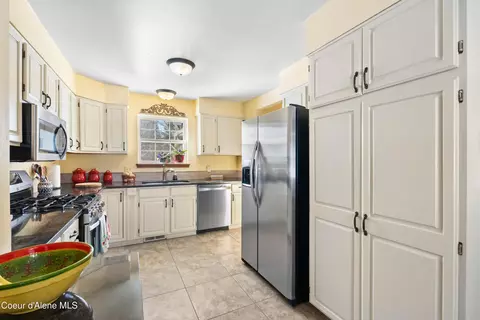 Kitchen - 110 Spur Dr, Sandpoint, ID 83864 photo 2 of 2