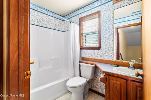 Bath - 110 Spur Dr, Sandpoint, ID 83864 photo 3 of 4