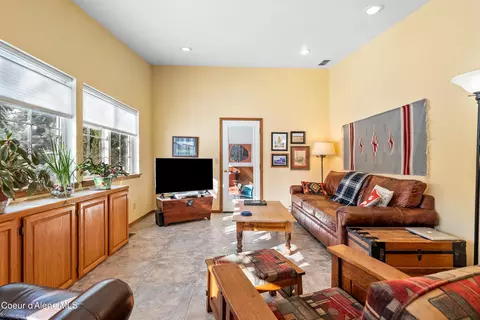 Living - 110 Spur Dr, Sandpoint, ID 83864 photo 6 of 6
