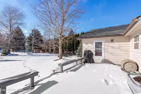 Exterior - 110 Spur Dr, Sandpoint, ID 83864 photo 3 of 6