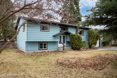 8782 N Chateaux Dr, Hayden, ID 83835