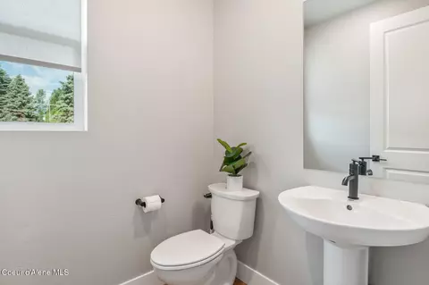 Bath - 601 Moscow St, Sandpoint, ID 83864 photo 1 of 4