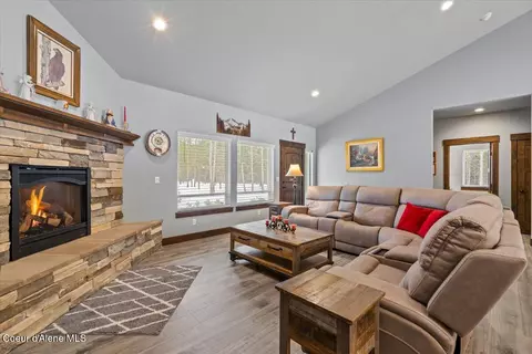 Living - 21041 N Eclipse Rd, Rathdrum, ID 83858 photo 3 of 3