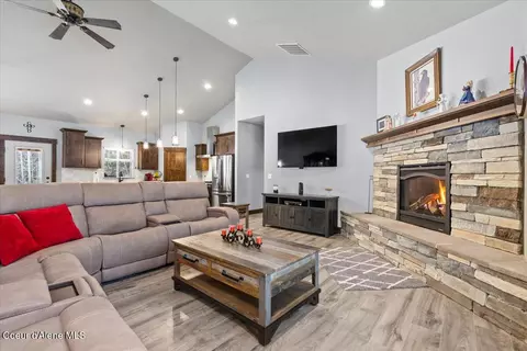 Living - 21041 N Eclipse Rd, Rathdrum, ID 83858 photo 1 of 3