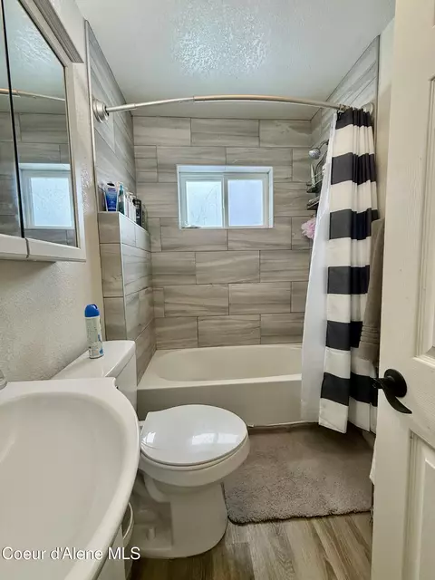 Bath - 102 S 3rd St, Pinehurst, ID 83850 photo 1 of 2