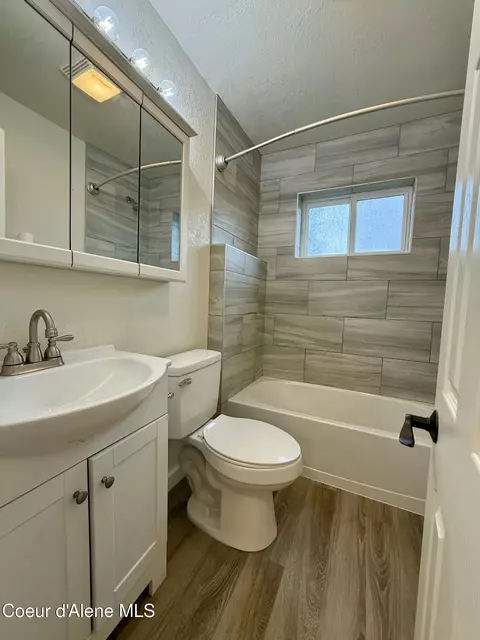 Bath - 102 S 3rd St, Pinehurst, ID 83850 photo 2 of 2