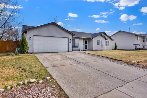6586 W Santa Fe St, Rathdrum, ID 83858