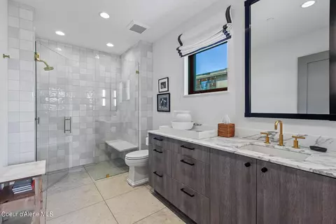 Bath - 6010 S Grainger Ct, Harrison, ID 83833 photo 4 of 7