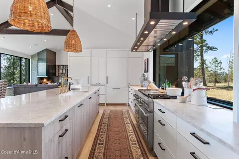 Kitchen - 6010 S Grainger Ct, Harrison, ID 83833 photo 4 of 6