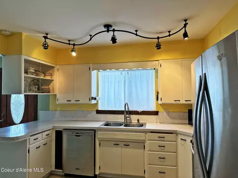 Kitchen - 1108 Pine St, Sandpoint, ID 83864 photo 3 of 4