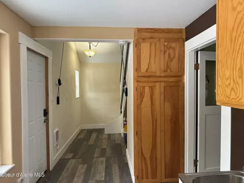 Entry Way - 1108 Pine St, Sandpoint, ID 83864 photo 4 of 7