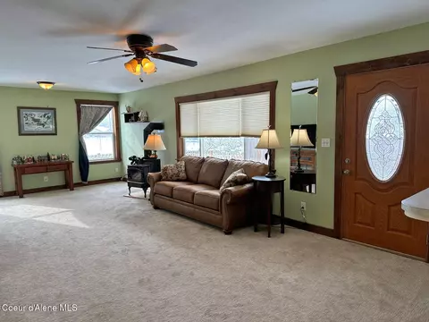 Living - 1108 Pine St, Sandpoint, ID 83864 photo 3 of 4